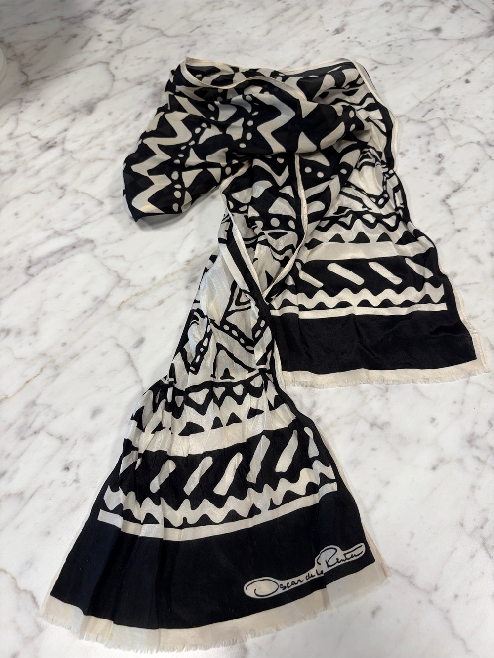 Oscar de la Renta Black & Cream Graphic Print Scarf